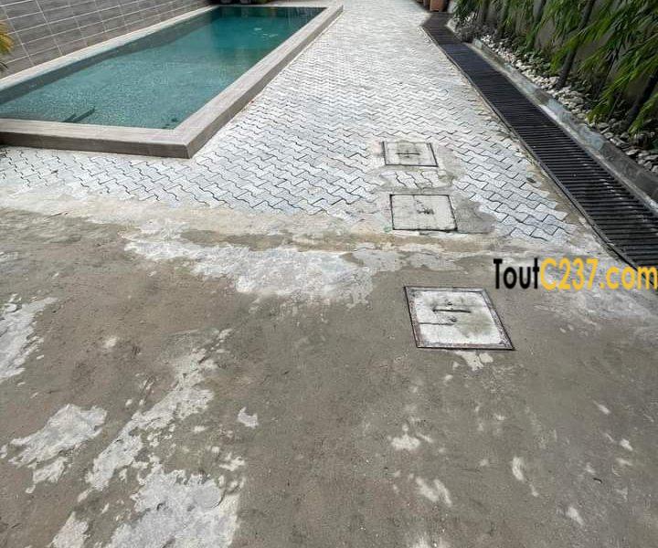Maison en Trplex haut standing à louer à Bonapriso Douala