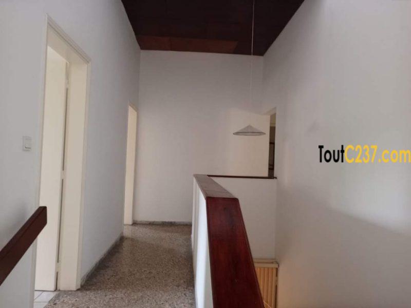 Duplex à louer à Bonapriso, Douala