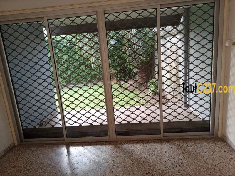 Duplex à louer à Bonapriso, Douala