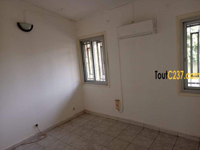 Duplex à louer à Bonapriso, Douala