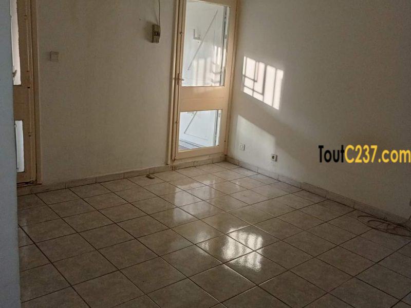 Duplex à louer à Bonapriso, Douala