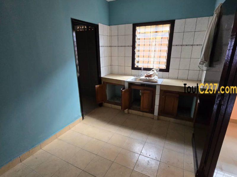 Maison en villa à louer à Makepe, Douala