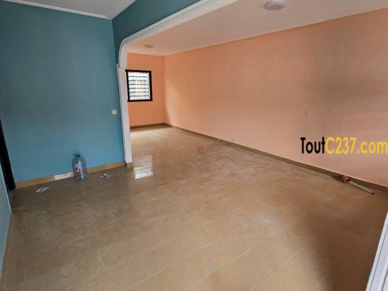 Maison en villa à louer à Makepe, Douala