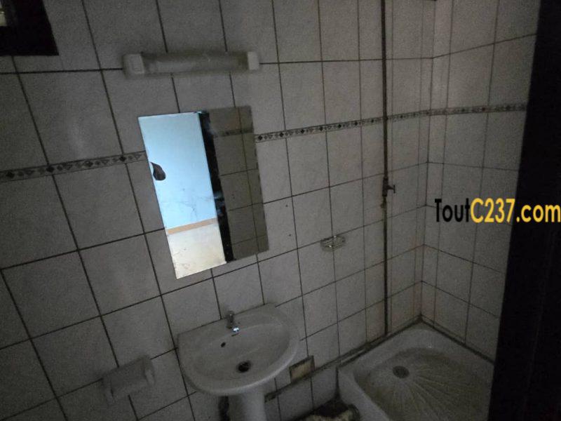 Maison en villa à louer à Makepe, Douala