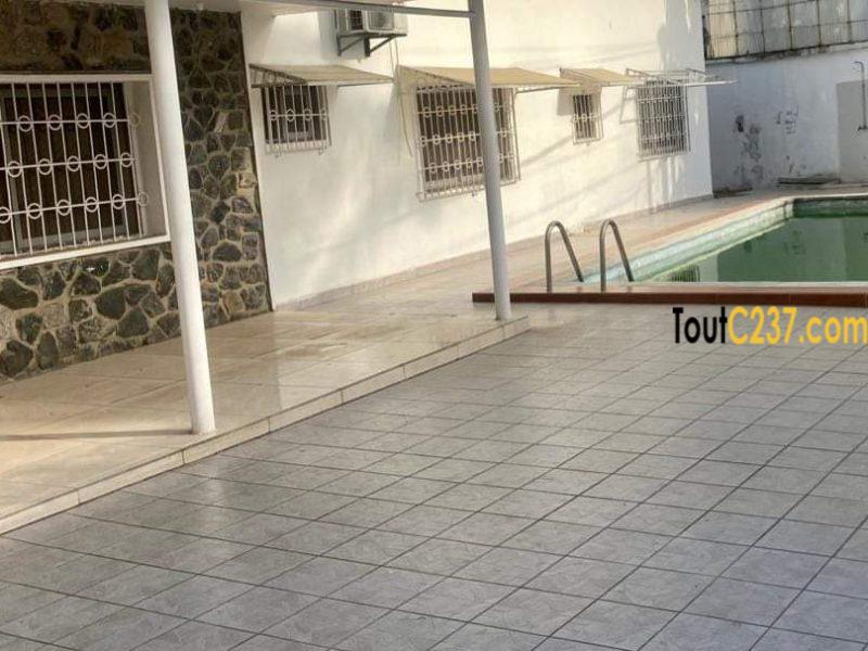 Maison en villa à louer à Bonapriso Douala