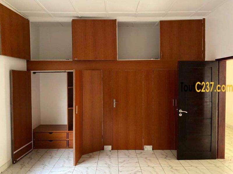 Maison en villa à louer à Bonapriso Douala