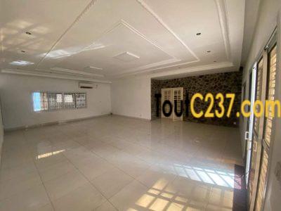 Maison en villa à louer à Bonapriso Douala