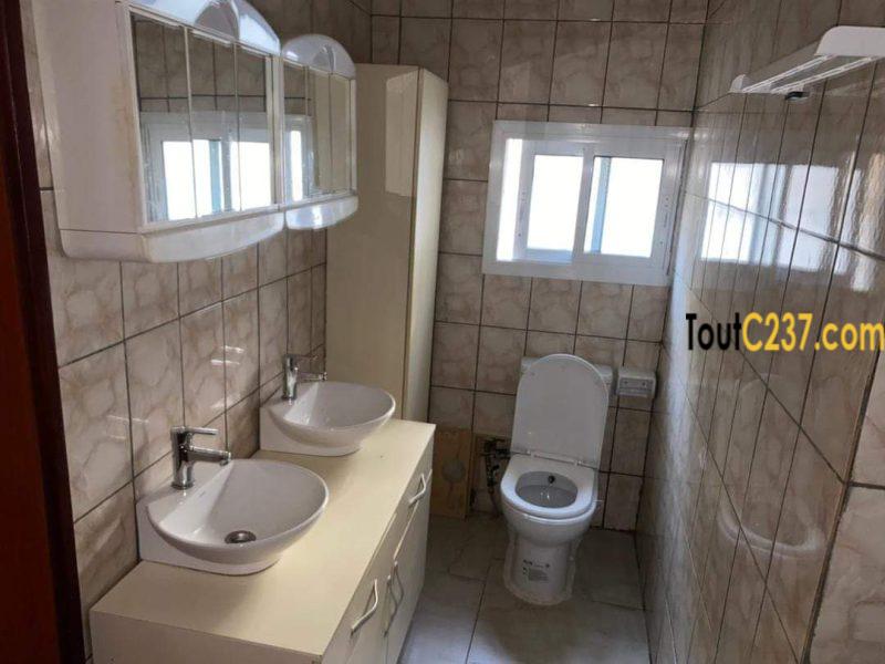 Maison en villa à louer à Bonapriso Douala
