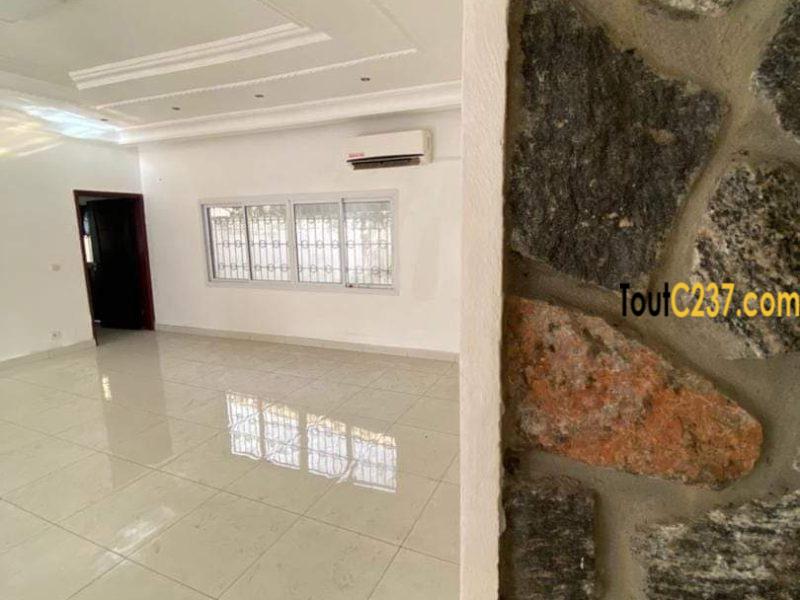 Maison en villa à louer à Bonapriso Douala