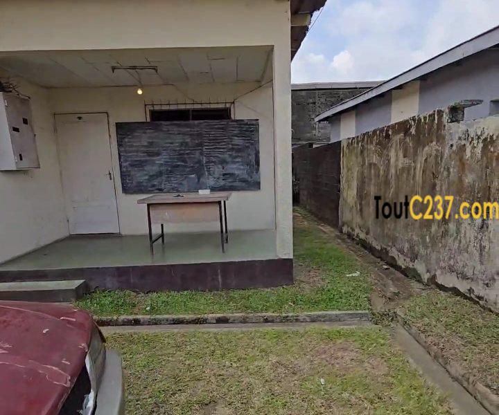 Villa à vendre à Cité des palmiers à Douala