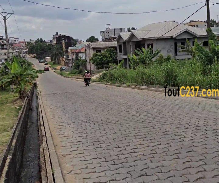 Terrain commercial à vendre à Logpom (Hopital des soeurs)