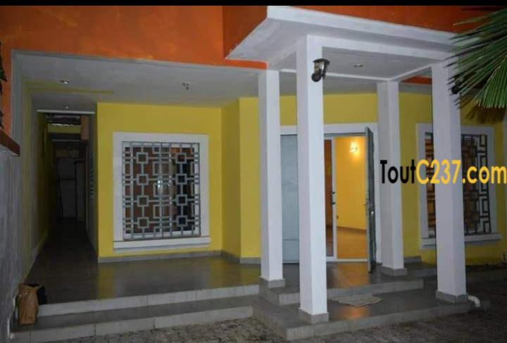 Duplex à vendre à Yassa, Douala