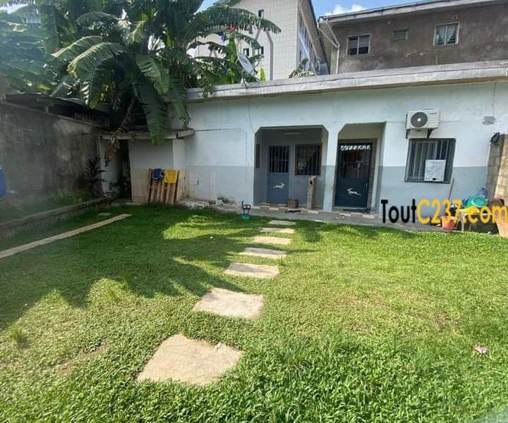 Terrain bâti à vendre à Logpom, Douala