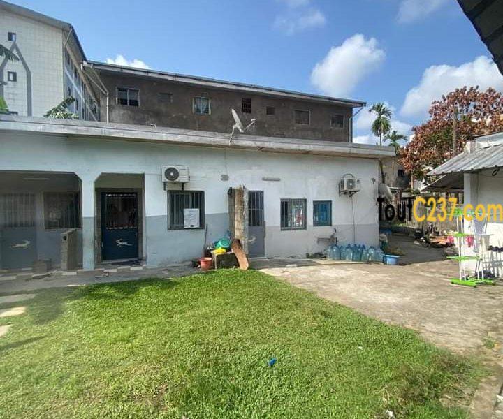 Terrain bâti à vendre à Logpom, Douala