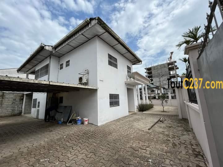 Duplex à louer à Bonamoussadi, Douala