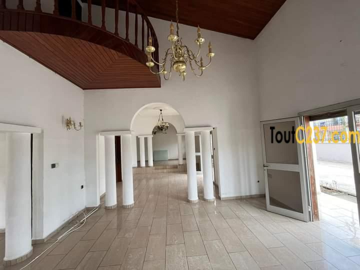 Duplex à louer à Bonamoussadi, Douala