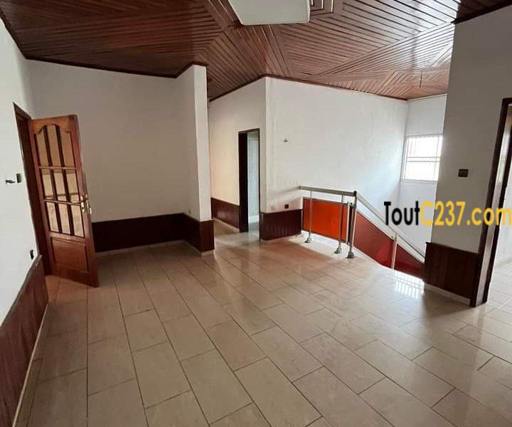 Duplex à louer à Bonamoussadi, Douala