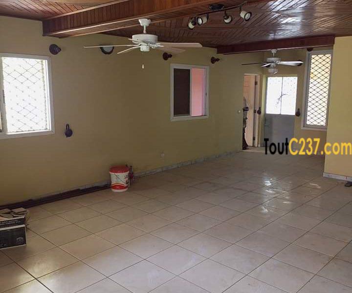 Vaste Duplex à louer à Yassa cite chirac