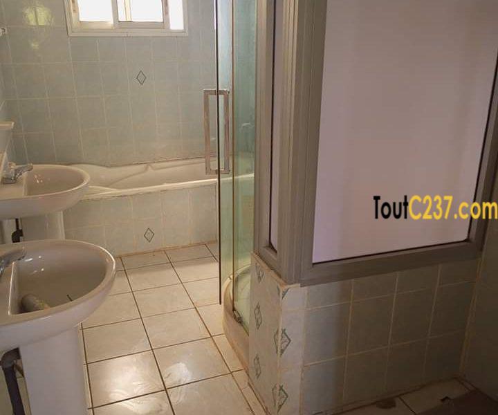 Vaste Duplex à louer à Yassa cite chirac