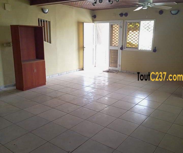 Vaste Duplex à louer à Yassa cite chirac