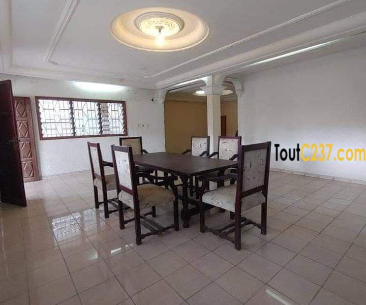 Vaste duplex à louer à Logpom Douala