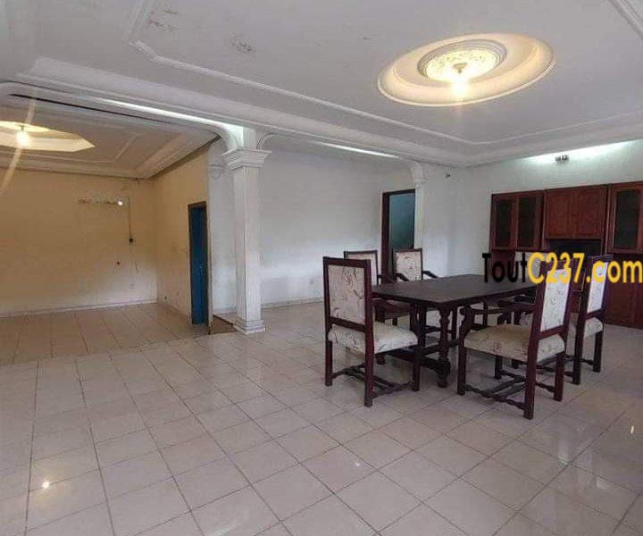 Vaste duplex à louer à Logpom Douala