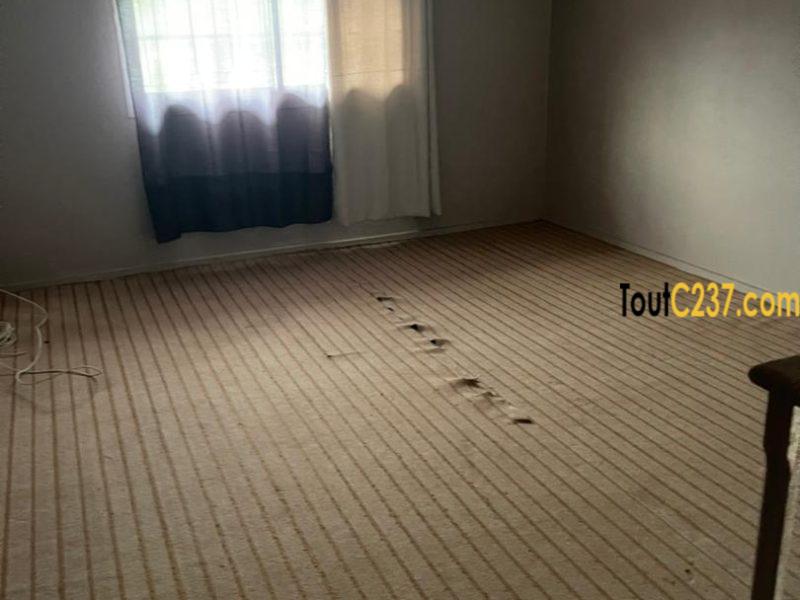 Boutique avec mezzanine à louer à Binamoussadi