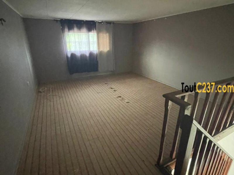 Boutique avec mezzanine à louer à Binamoussadi