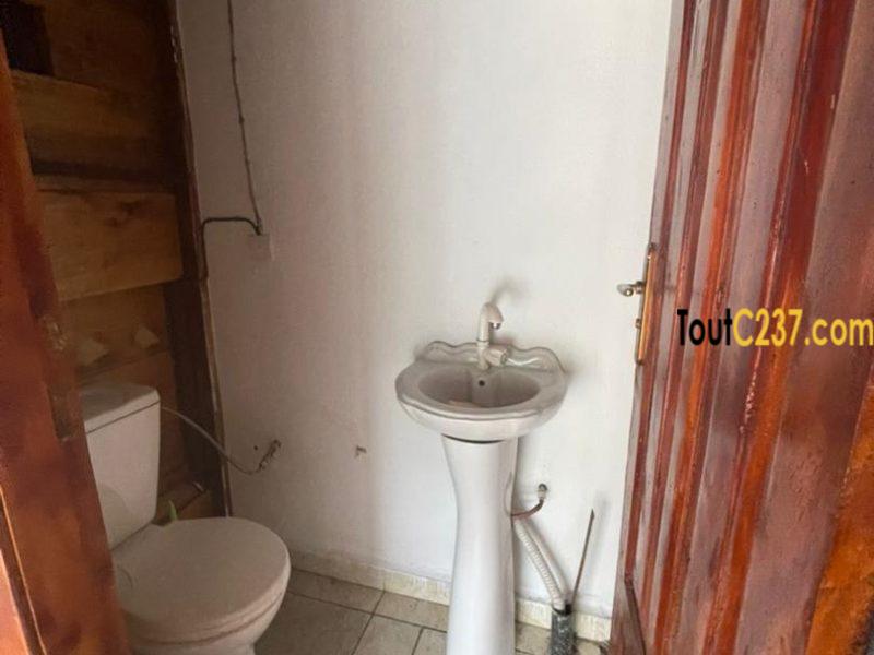 Boutique avec mezzanine à louer à Binamoussadi