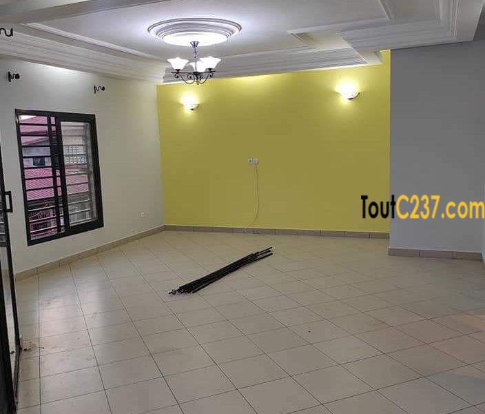 Appartement à louer à Logpom, Douala
