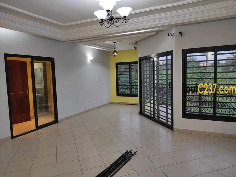 Appartement à louer à Logpom, Douala