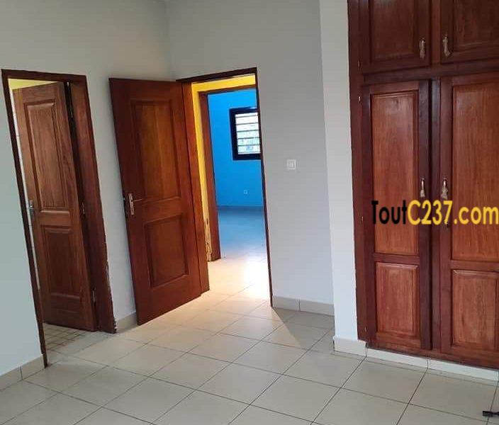 Appartement à louer à Logpom, Douala