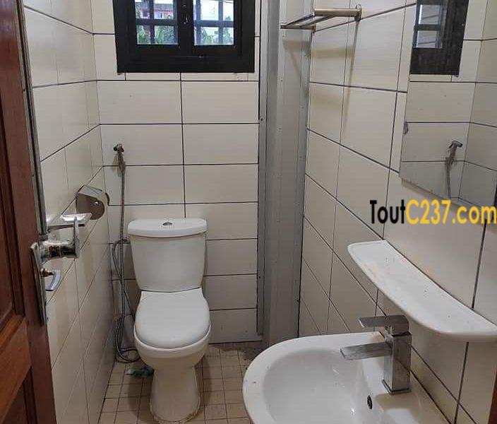 Appartement à louer à Logpom, Douala