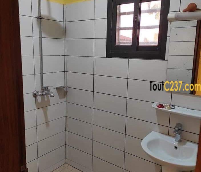 Appartement à louer à Logpom, Douala
