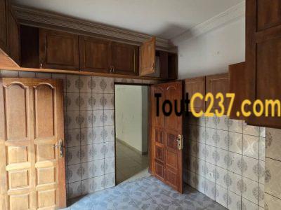 Appartement entrée seule à louer à Logpom, Douala
