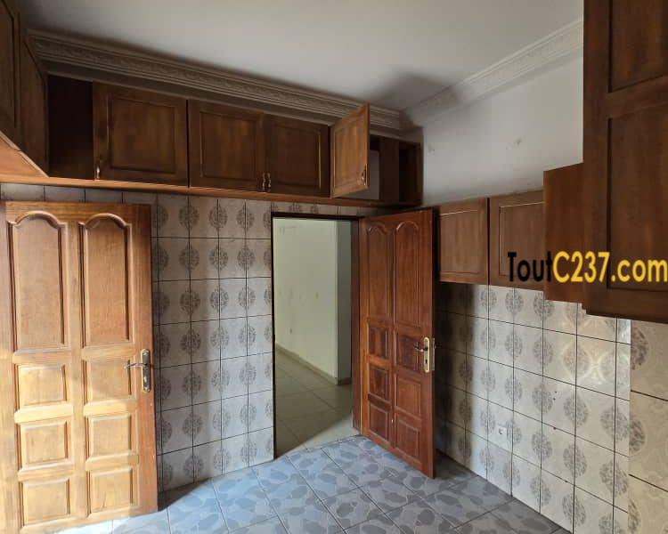 Appartement entrée seule à louer à Logpom, Douala