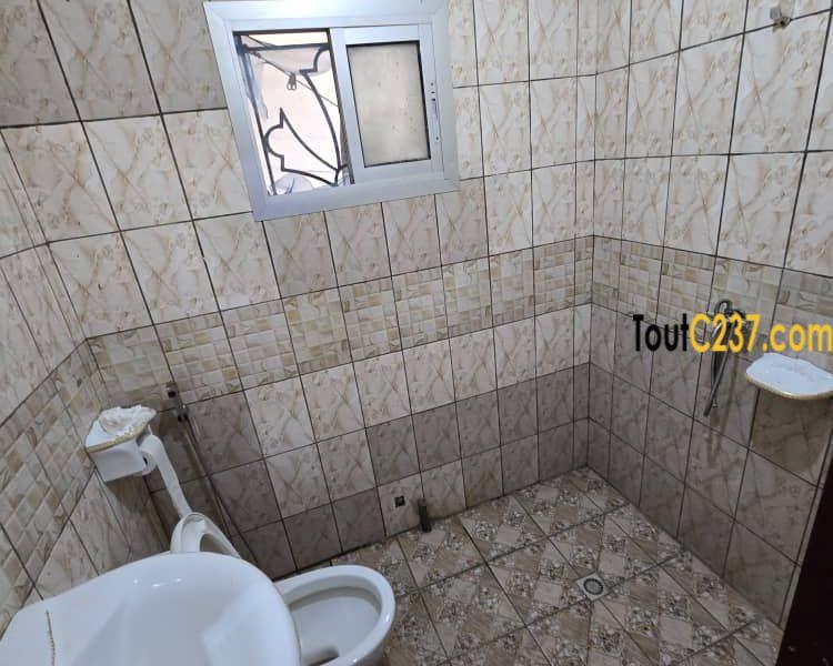 Appartement entrée seule à louer à Logpom, Douala