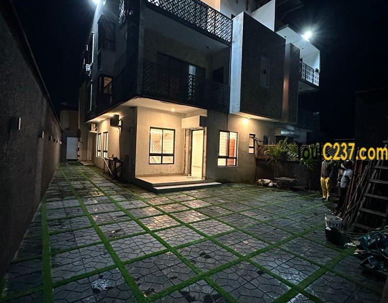 Duplex haut standing à louer à Bonaberie