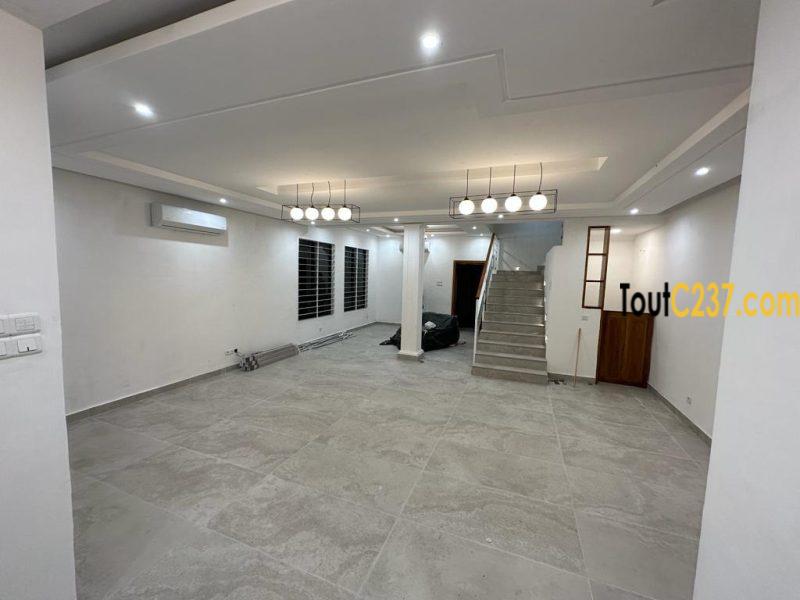 Duplex haut standing à louer à Bonaberie