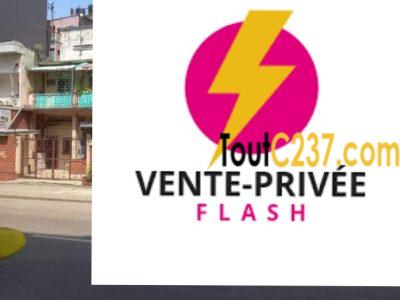 Terrain d'angle bâti et commercial à vendre à Bonapriso