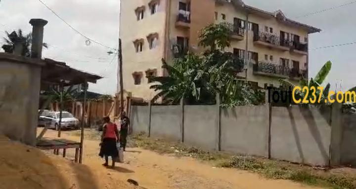 Terrain d'angle à vendre à Logbessou (derriere école publique)