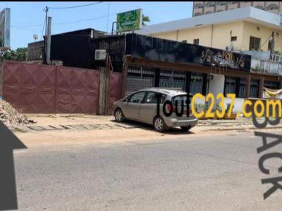 Terrain commercial à vendre à Akwa,Douala