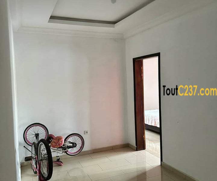 Tres vaste Duplex à louer à Logpom Bassong