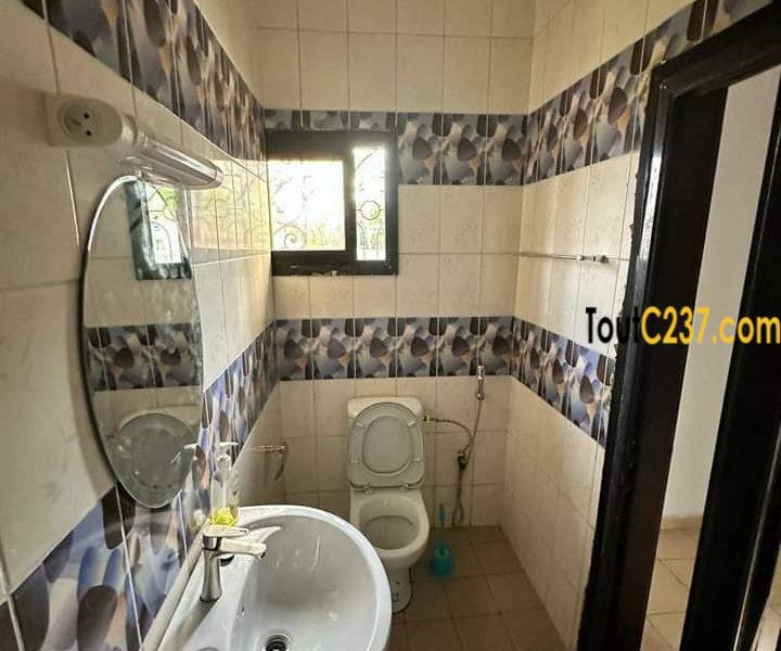 Tres vaste Duplex à louer à Logpom Bassong