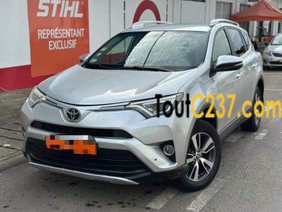 Toyota Rav 4 à vendre à Douala