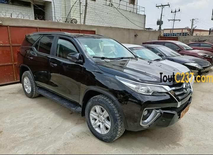 Toyota Fortuner à vendre à Douala