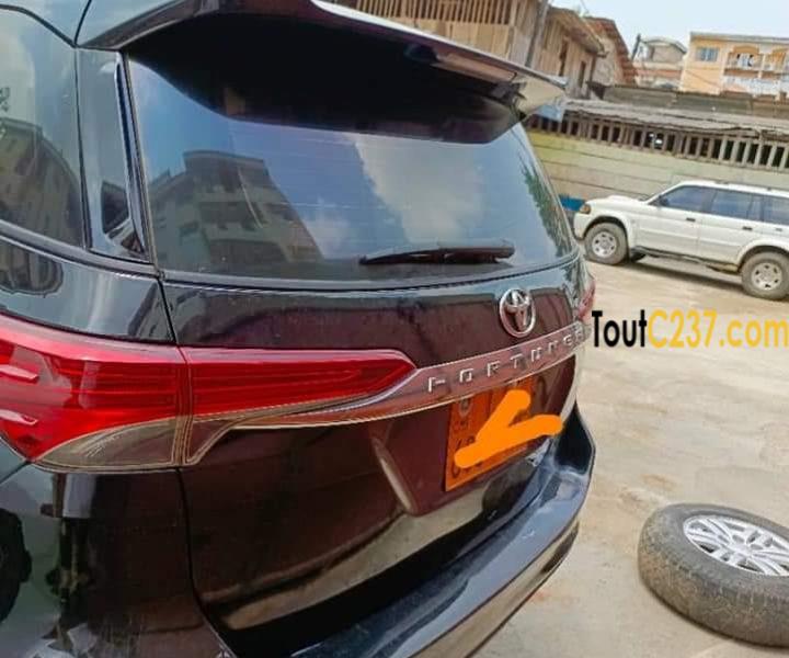 Toyota Fortuner à vendre à Douala