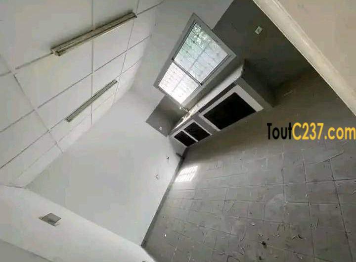 Duplex à louer à Bonapriso, Douala