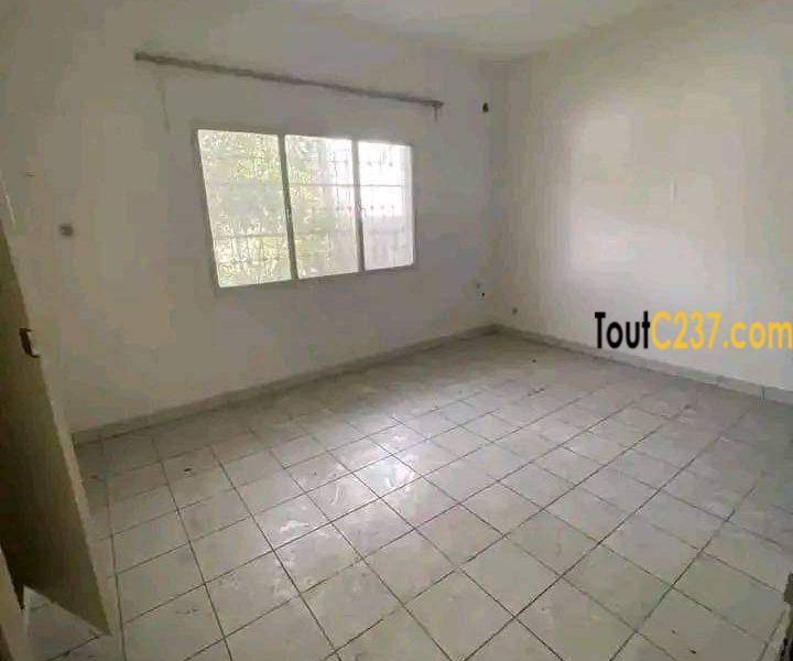 Duplex à louer à Bonapriso, Douala
