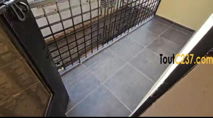 Studio Moderne Neuf à louer à Kotto